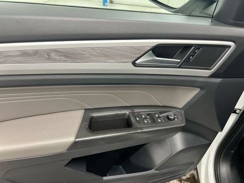 Used 2022 Volkswagen Atlas Cross Sport SE FWD image 21