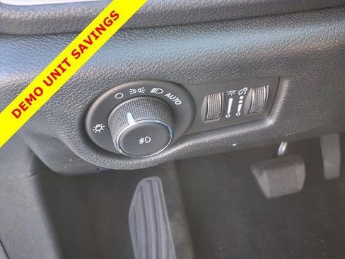 New 2026 Chrysler Pacifica Select image 18