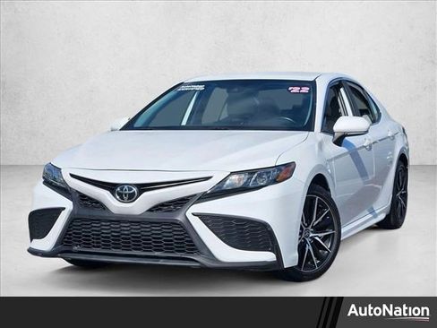 Used 2022 Toyota Camry SE FWD image 1