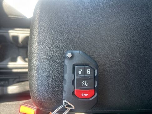 Used 2023 Jeep Gladiator Sport AWD/4WD image 12