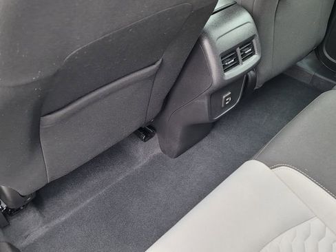 Used 2021 Chevrolet Equinox LS image 26