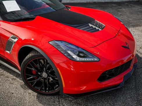 Used 2016 Chevrolet Corvette Z06 w/ 3LZ Preferred Equipment Group image 6