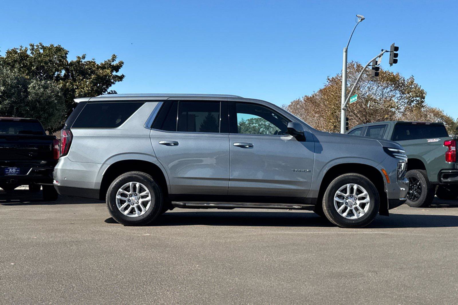 Used 2025 Chevrolet Tahoe LT AWD/4WD image 4