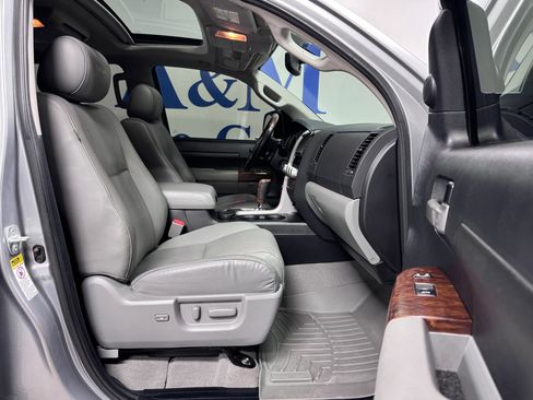 Used 2010 Toyota Tundra Limited image 11