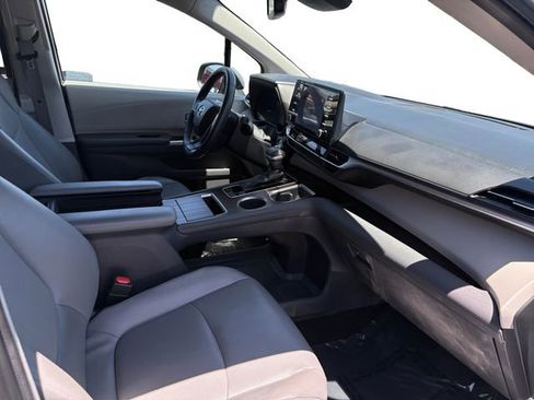 Certified 2022 Toyota Sienna XLE FWD image 20