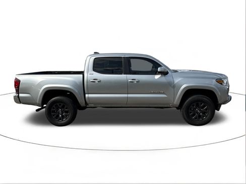 Used 2023 Toyota Tacoma SR5 w/ SR5 Appearance Package RWD image 2