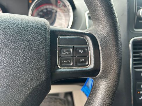Used 2015 Dodge Grand Caravan SE image 16