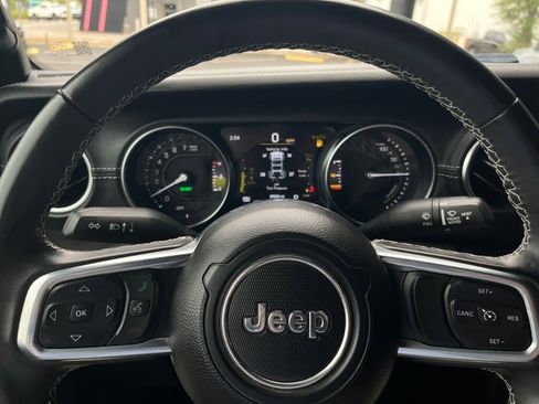 Used 2022 Jeep Wrangler Unlimited Sahara w/ Safety Group AWD/4WD image 16