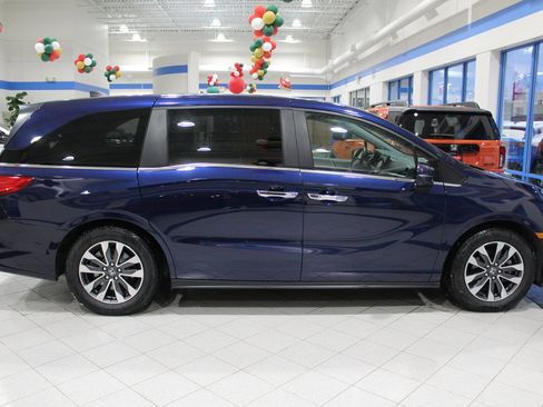 Used 2023 Honda Odyssey EX-L image 3