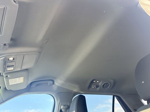 Used 2023 Ford Explorer XLT image 30