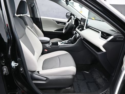 Used 2025 Toyota RAV4 XLE w/ Convenience Package FWD image 39