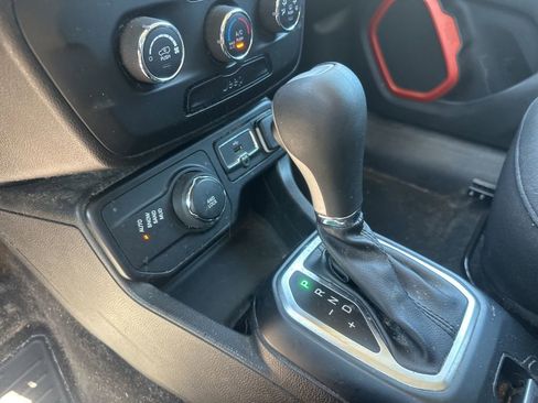 Used 2018 Jeep Renegade Sport w/ Power & Air Group AWD/4WD image 23
