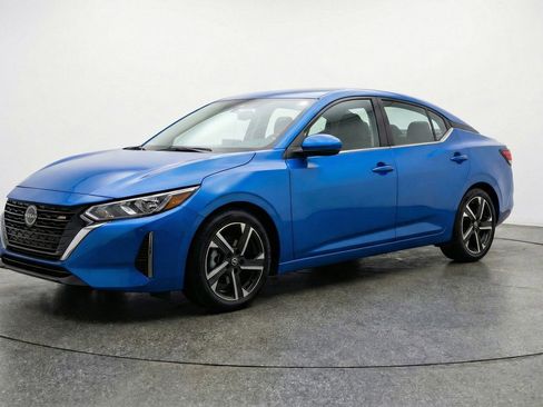 Used 2025 Nissan Sentra SV image 3