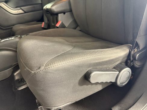 Used 2018 Jeep Wrangler Unlimited Sport S image 19