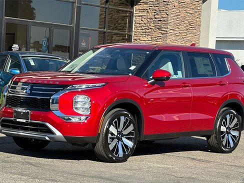 New 2025 Mitsubishi Outlander SE image 9