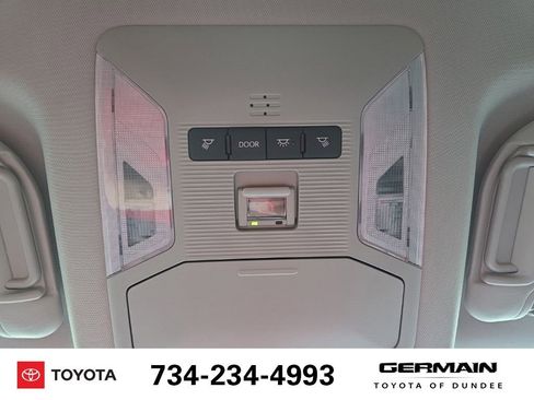 Used 2022 Toyota RAV4 XLE AWD/4WD image 34