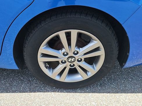 Used 2017 Hyundai Elantra SE FWD image 6