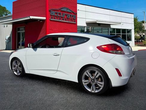 Used 2013 Hyundai Veloster w/ Tech Pkg FWD image 3