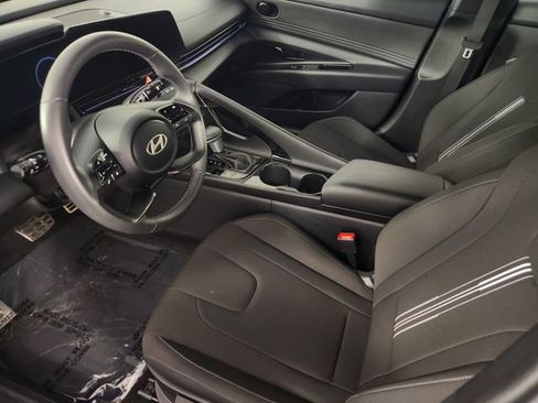 Certified 2025 Hyundai Elantra SEL FWD image 11