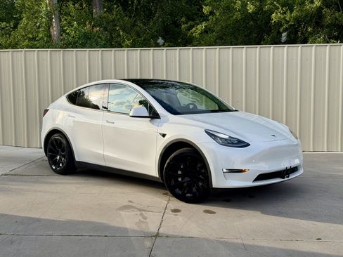 Used 2021 Tesla Model Y Long Range AWD/4WD image 1
