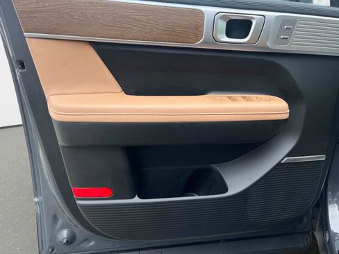 Used 2025 Hyundai Santa Fe Limited image 18