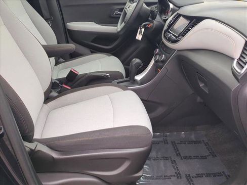 Used 2022 Chevrolet Trax LS w/ Tint and Cruise Package image 19