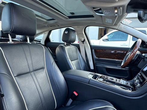 Used 2019 Jaguar XJ R-Sport image 30