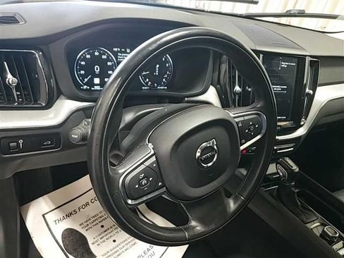 Used 2019 Volvo XC60 T5 Momentum w/ Multimedia Package AWD/4WD image 11