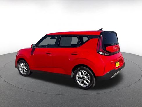 Used 2025 Kia Soul LX w/ LX Technology Package FWD image 8