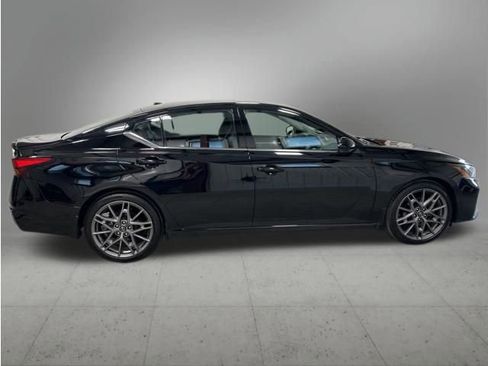 Used 2023 Nissan Altima 2.0 SR FWD image 6