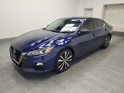Used 2022 Nissan Altima 2.5 SR FWD image 2
