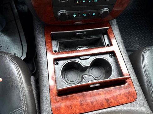 Used 2011 Chevrolet Avalanche LTZ image 31