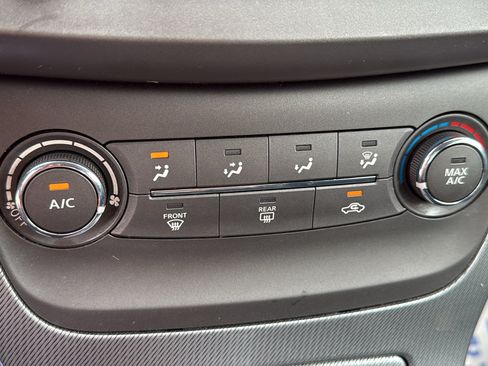Used 2014 Nissan Sentra SR w/ SR Driver Package FWD image 15