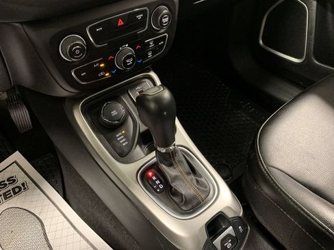 Used 2020 Jeep Compass Latitude w/ Cold Weather Group AWD/4WD image 17