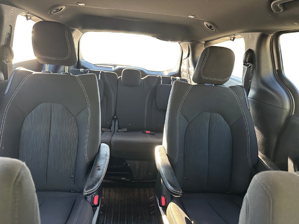 Used 2021 Chrysler Pacifica Touring w/ S Appearance Package FWD image 22