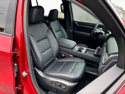 Used 2024 GMC Acadia Elevation FWD image 7