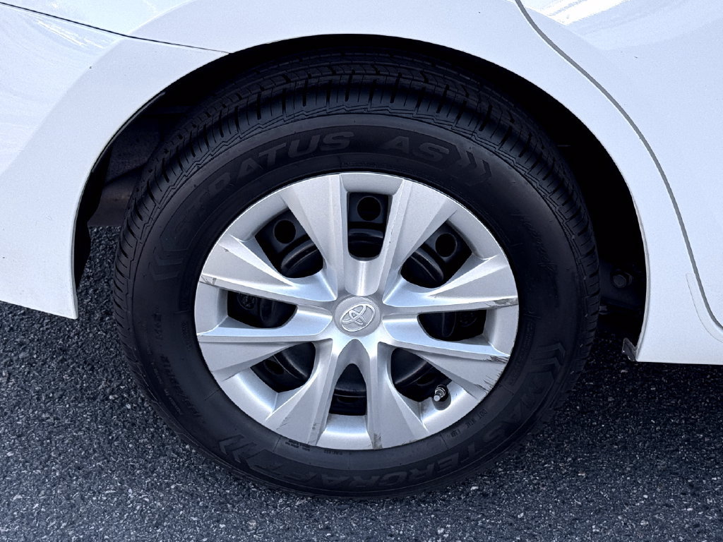 Used 2015 Toyota Corolla L FWD image 14