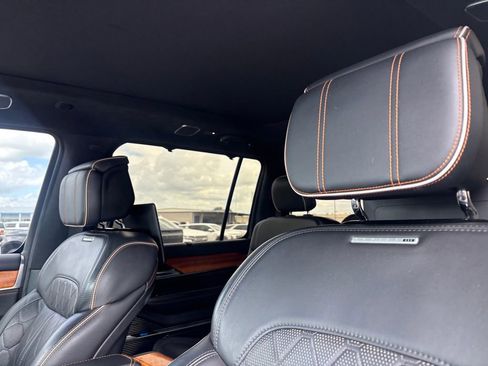 Used 2022 Jeep Grand Wagoneer Series III w/ Rear Seat Video Group 1 AWD/4WD image 13