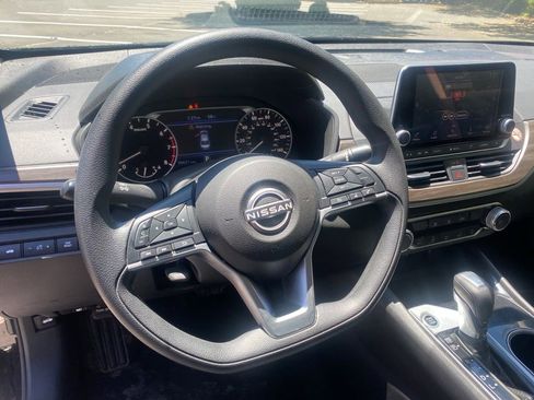 Certified 2024 Nissan Altima 2.5 SV FWD image 18