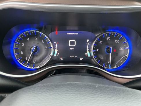 Used 2018 Chrysler Pacifica Touring-L Plus image 27