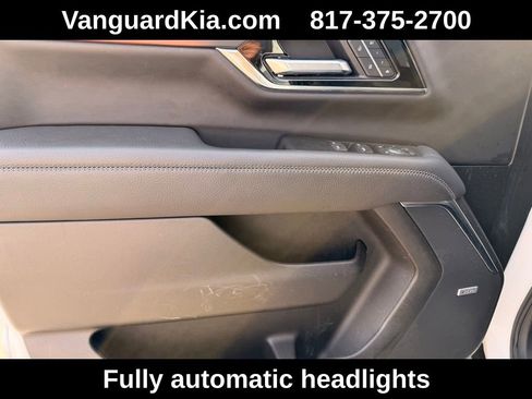 Used 2025 GMC Yukon Denali image 17