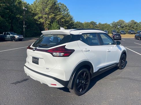 Used 2024 Nissan Kicks SR w/ SR Premium Package image 17