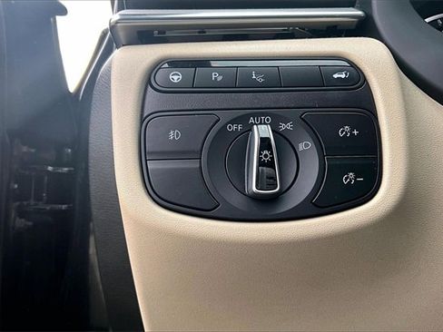 Used 2022 INFINITI QX50 Sensory image 15