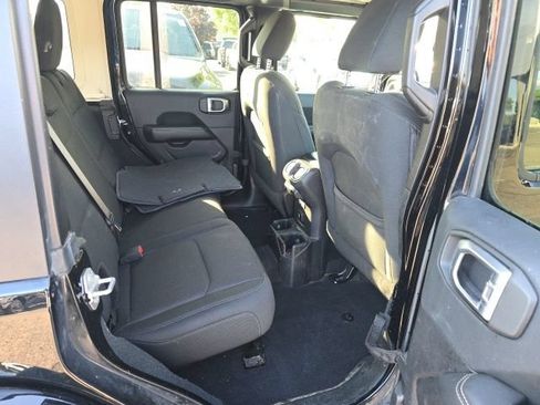 Used 2019 Jeep Wrangler Unlimited Sahara AWD/4WD image 8