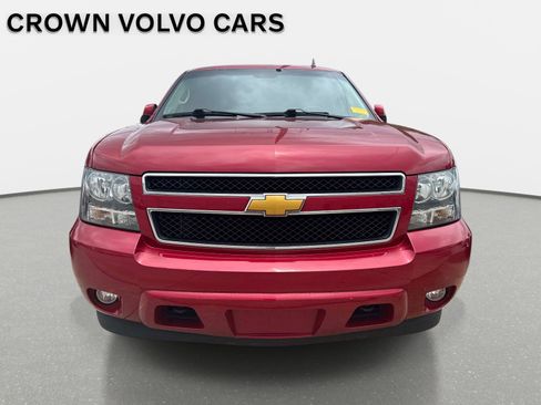 Used 2014 Chevrolet Suburban LT w/ Luxury Package AWD/4WD image 2