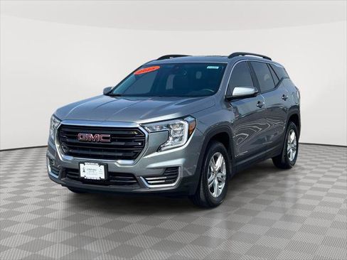 Used 2023 GMC Terrain SLE w/ Driver Convenience Package image 3