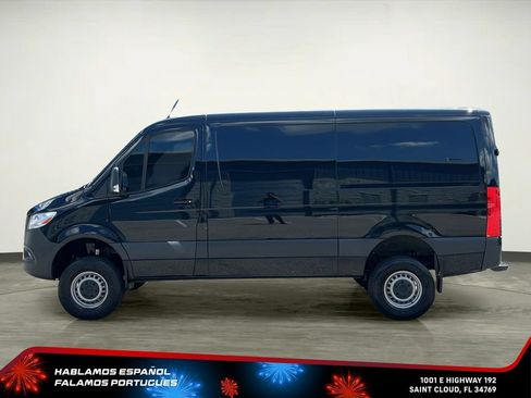 Used 2024 Mercedes-Benz Sprinter 2500 image 3