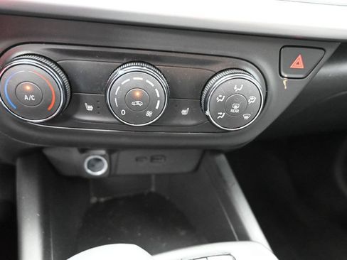 Used 2024 Chevrolet Trax RS FWD image 15