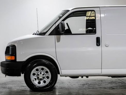 Used 2009 Chevrolet Express 1500 image 25