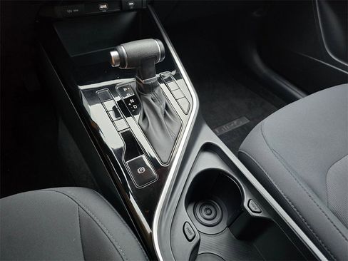 Used 2024 Kia Niro LX image 22